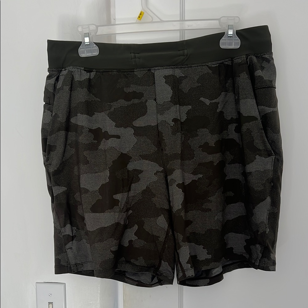lululemon athletica Men's Athletic Shorts - green Camo